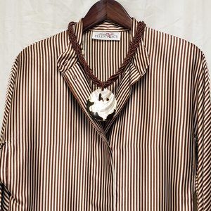 🍁100% Silk Brown & Cream Colored Strap Pattern Blouse w detachable Ribbon.
